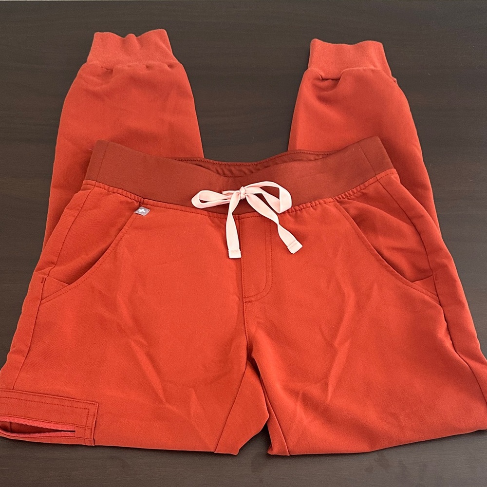 Zamora Jogger Pants color Auburn (burnt orange)